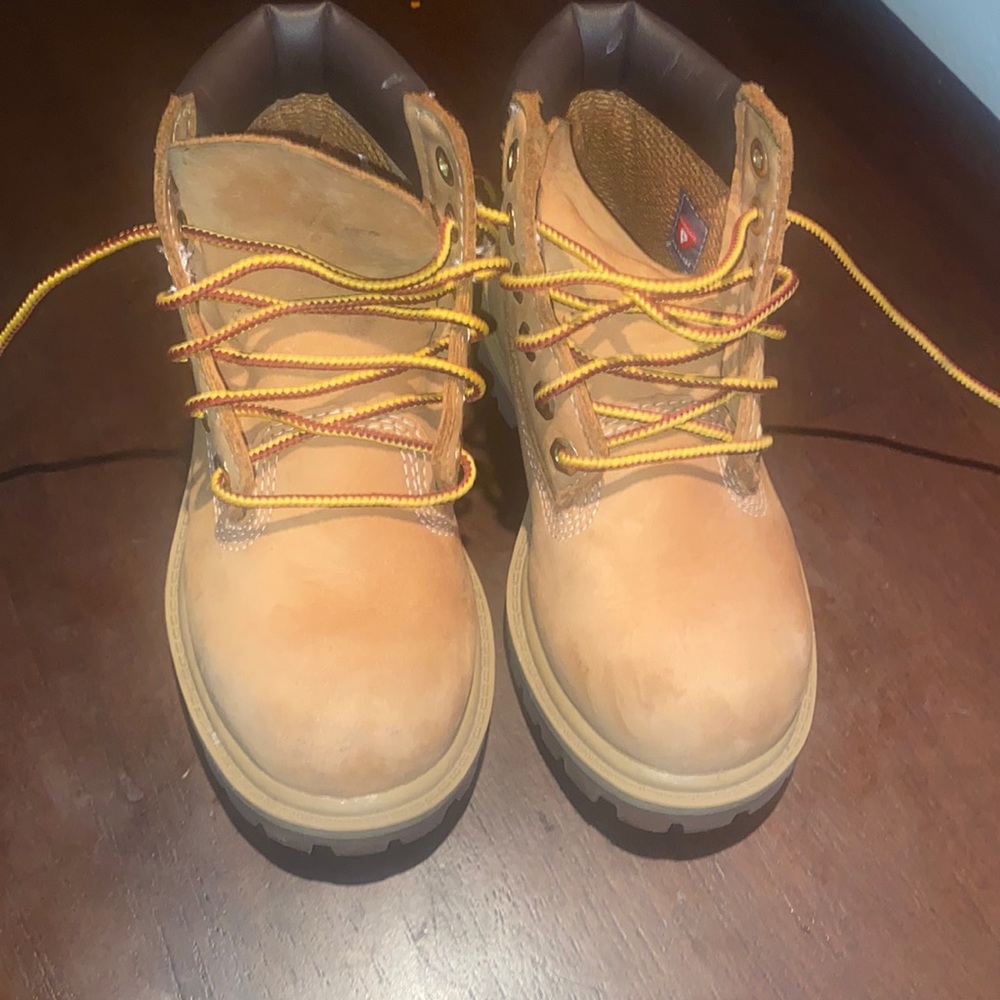 Toddler boys 11c Timberland boots. Good condition 🍂